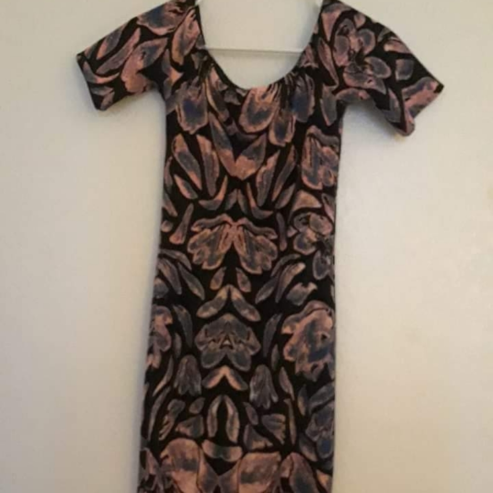 Beautiful bodycon with floral design XS